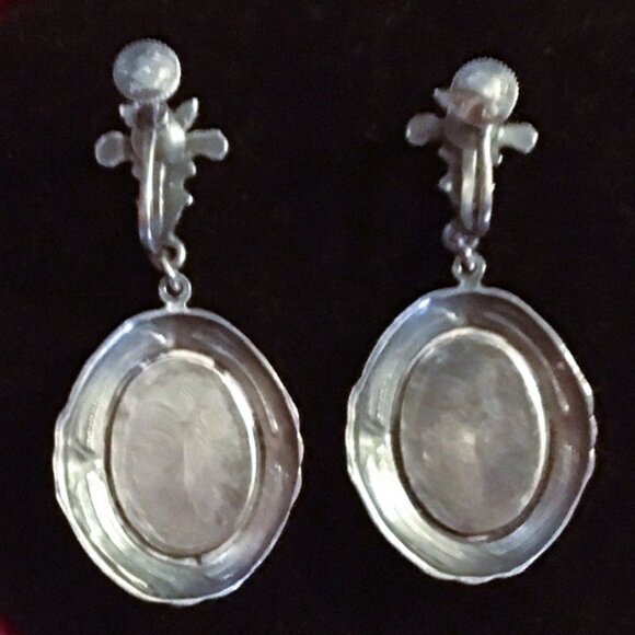 1950s Royal Crest Reverse Glass Cabochon Buddhist Deity Brooch and Earring Set - Picture 6 of 12